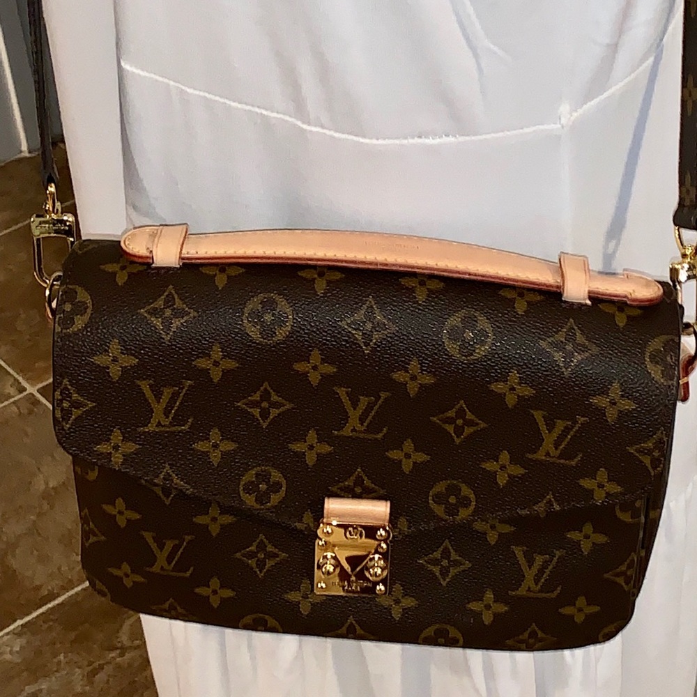 *EUC* The “It Bag” Louis Vuitton Pochette Métis